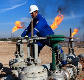 نواب ومسؤولون ينددون بقرار موافقة العراق على خفض انتاجه النفطي... ونائب يدعو الحكومة الى عدم تنفيذ الاتفاق!