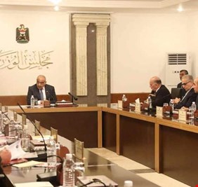 مطالبات شعبية ونيابية بإلغاء تعاقدات الحكومة المستقيلة وابطال قراراتها الخاطئة