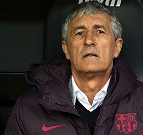 مدرب برشلونة غير متفائل بعودة الدوري الإسباني