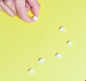 علماء.. عقار شائع يحد تناوله مرة أسبوعيا من سرطانات قاتلة!