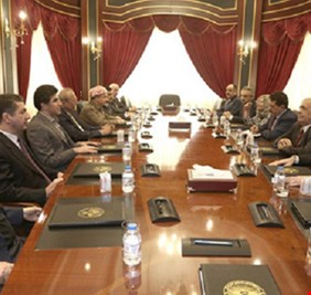 هل سينجح الإجتماع الحاسم الذي سيعقد اليوم بين الحزبين الكرديين في حل الخلافات بينهما، أم ستحلها البندقية؟