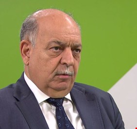 بالفيديو .. وزير النفط يدير الوزارة بطريقة مضحكة، والأردن 