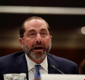 وسائل إعلام أميركية: البيت الأبيض يبحث تغيير وزير الصحة والخدمات الإنسانية أليكس ازار