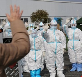 طبيب صيني يحدد معايير التعافي من كورونا