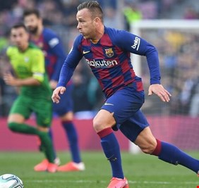 البرازيلي آرثر يحسم مستقبله مع برشلونة