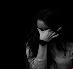 5 أعراض جسدية للقلق قد تفسر 