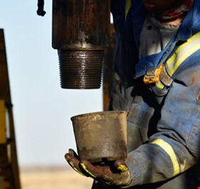 ألف دولار لكل برميل نفط .. خطة أمريكية قد تهز سوق النفط