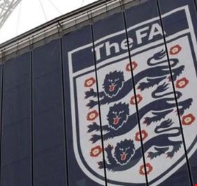 الاتحاد الإنجليزي يدرس استكمال الدوري بالخارج