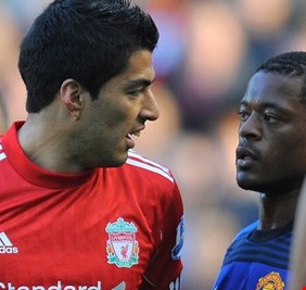 نجم مانشستر يونايتد السابق يكشف عن تلقيه تهديدات بالقتل بسبب سواريز