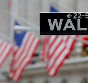 وول ستريت تقفز مع تعافي النفط وتخفيف قيود فيروس كورونا