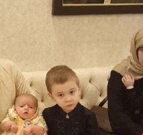 أنجبت 3 أطفال خلال أسرها بأفغانستان.. واشنطن تعلن عن مكافأة لمن يدلي بمعلومات عن خاطفي أمريكية