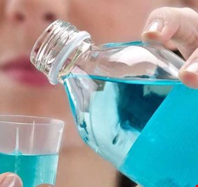 دراسة بريطانية: غسل الفم يوقف عمل فيروس كورونا ويمنعه من استنساخ نفسه