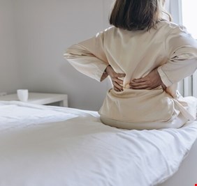 لماذا تؤلمنا عضلاتنا ونشعر بالتعب خلال الحجر المنزلي؟