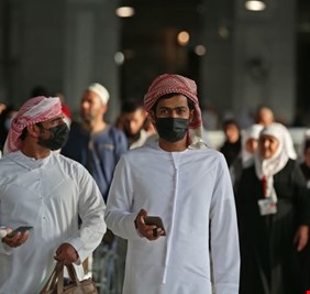 تراجع في الإصابات الجديدة بكورونا بعد قفزة قياسية في الكويت وارتفاع ملموس في عمان والبحرين