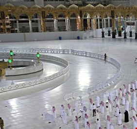 بموافقة ملك السعودية.. إقامة صلاة العيد في الحرمين غدا دون مصلين