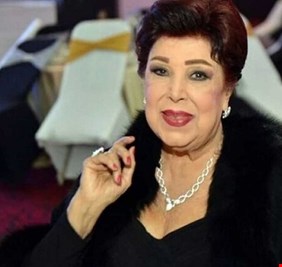 إصابة الفنانة المصرية رجاء الجداوي بكورونا.. وابنتها باكية: 