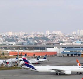 بسبب كورونا.. أكبر شركة طيران لاتينية تملكها قطر  منها تعلن إفلاسها