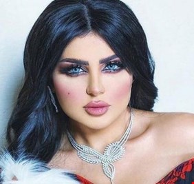 امير الكويت يهدي الإعلامية الكويتية الجميلة حليمة بولند هدية تستفز الكويتين، فتقوم بإهدائها للناس !