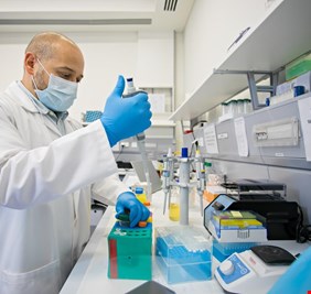 علماء بريطانيون يغيرون اعتقادًا سابقًا بشأن إحدى العلاجات لمساعدة مرضى كورونا: اثبت نتائج جيدة