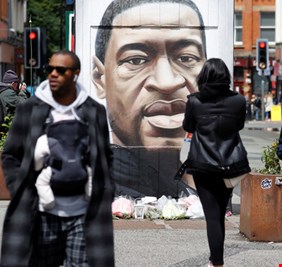 شاهد عيان يكشف تفاصيل مقتل جورج فلويد وآخر ما نطق به