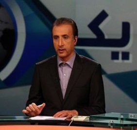 الإذاعة والتلفزيون الإيرانية تفصل مذيعاً كبيراً بسبب إبداء إعجابه بصوت مطرب إيراني رغم أن المذيع كان قد أذاع نبأ وفاة الخميني !