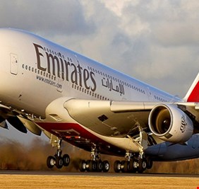 طيران الإمارات تبدأ بتسريح آلاف الموظفين