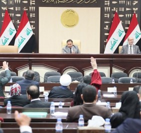 الكعبي يبلغ وزيري المالية والتخطيط رفض البرلمان استقطاع رواتب الموظفين والمتقاعدين