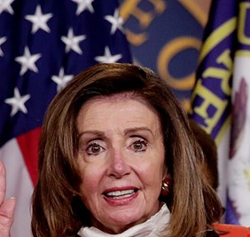 بيلوسي تطالب بإزالة 11 تمثالا لرموز الجنوب في الحرب الأهلية الأمريكية من مقر الكونغرس