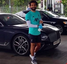 صلاح يفاجئ جماهير ليفربول بتصرف رائع في محطة الوقود