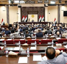 بعد ان باتت معاملات المواطنين تستغرق أوقاتاً طويلة .. الحكومة والبرلمان يتوجهان الى تقليل العطل الرسمية والدينية وزيادة ساعات العمل