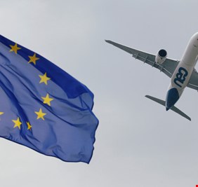 أوروبا تبدأ إعادة فتح الحدود وتبقي بعض قيود السفر