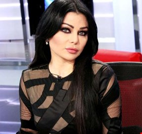 هيفاء وهبي تكشف عن قضيتها مع “أكبر نصّاب”