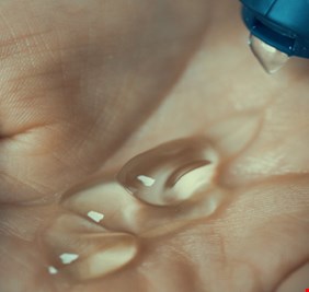 الطريقة الصحيحة لاستخدام معقم اليدين وفقا لمركز مكافحة الأمراض