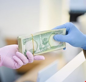 المصارف العراقية تنتظر اشعارا لإطلاق الرواتب خلال 24 ساعة