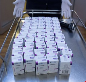 الصحة العراقية توضح موعد البدء باستخدام ’’العلاج الروسي’’ وتوقيت قدوم ’’اللقاح البريطاني’’