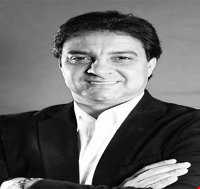 حقائق تظهر بعد وفاته بأيام .. لماذا لم يوافق طاقم الطائرة الخاصة على نقل احمد راضي الى عمان، وما مسؤولية طبيبة التخدير عن التأخير