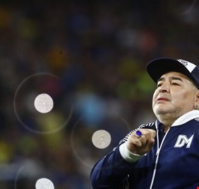 مارادونا مرشح محتمل لتدريب المنتخب الإسباني