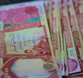 بسبب تأخر الرواتب، المواطنون يتندرون ويسخرون من الحكومة ويعلقون : رواتبنا محجورة بسبب فايروس الفساد !