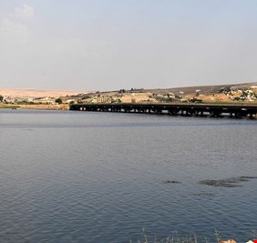 بالصور : الفرات “يعاني”.. سوريا تلمس “تغييرات خطيرة” في مياه النهر.. هل ينتظر العراق دوره؟