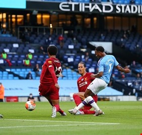 مانشستر سيتي يقسو على ليفربول برباعية ويعكر عليه الفرحة بلقب 