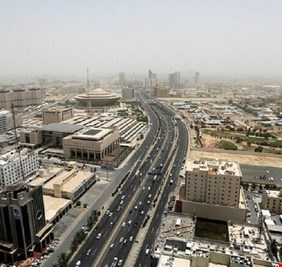 وول ستريت جورنال : عشرات الدبلوماسيين الأمريكيين يغادرون السعودية مع تفاقم أزمة كورونا