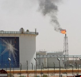 العراق سيكون في مرماها.. تقرير يحذر من حرب جديدة لأسعار النفط تقودها السعودية