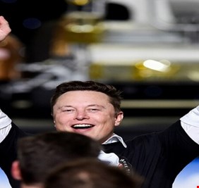 بلومبرغ : إيلون موسك يتجاوز وارن بافيت بقائمة أثرياء العالم