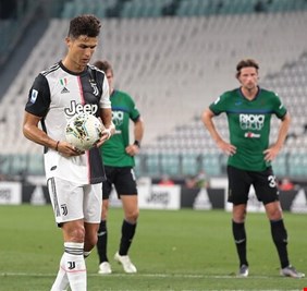 سخرية وجدل كبير بعد هدفي رونالدو من ركلتي جزاء