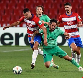 ريال مدريد يخرج من عنق الزجاج بفوز صعب على غرناطة، والمنافسة على بطولة الليغا لم تنته بعد