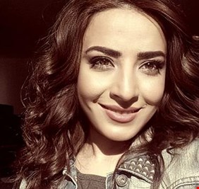 الصحفية السورية مها غزال تشغل مستخدمي منصات التواصل الاجتماعي