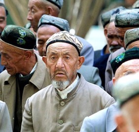 نيويورك تايمز : الصين تستغل مسلمي الإيغور لإنتاج معدات الوقاية من كورونا