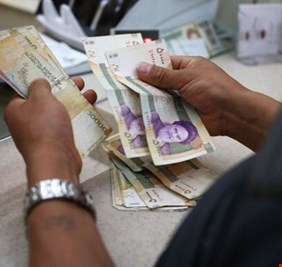 الريال الإيراني يسترد شيئا من عافيته بعد أن فقد 50 بالمائة من قيمته في زمن كورونا