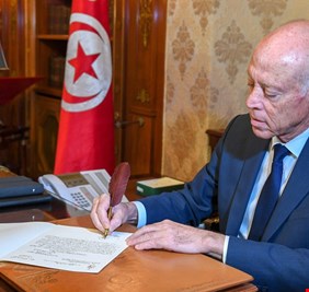 ما دلالة تهديد الرئيس التونسي باستخدام صلاحياته الدستورية؟‎
