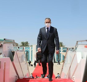 الكاظمي يصل طهران .. وهذه تفاصيل الزيارة